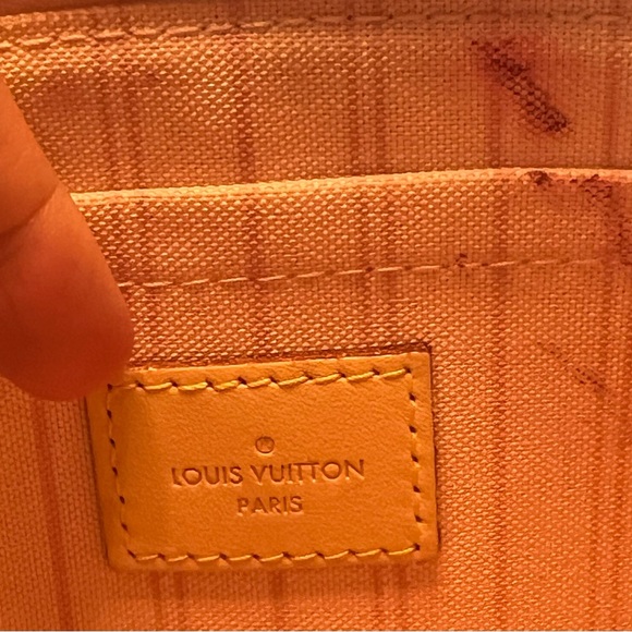 💯% Authentic Louis Vuitton Neverfull Wristlet✨ - Picture 3 of 5